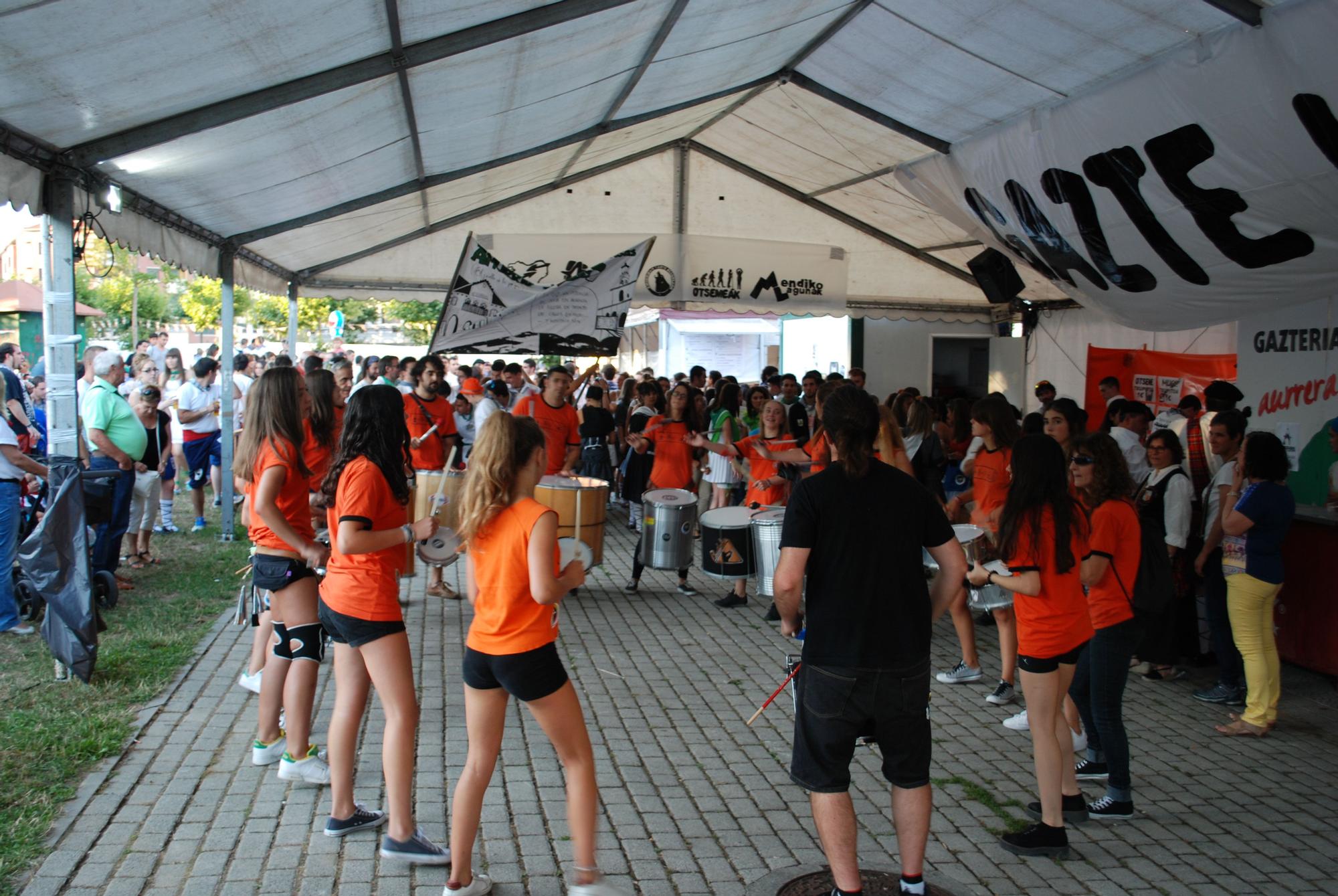 Batucada en la Gazte Karpa del Txosnagune de Amurrio