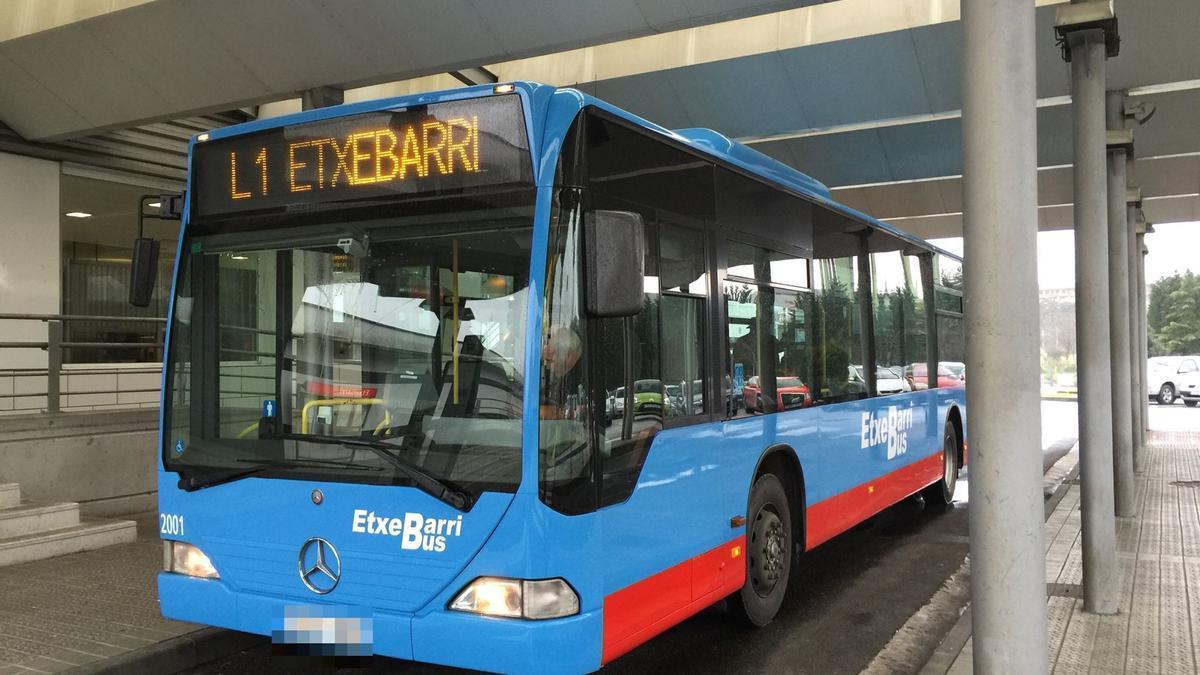 La primera fase de la campaña pone el foco en el respeto al usar el servicio de Etxebarribus