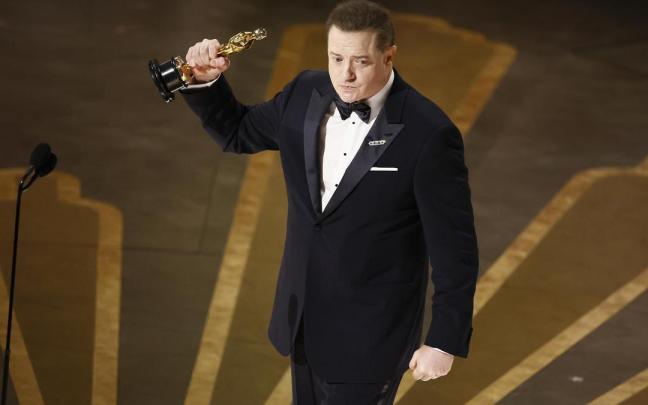 Brendan Fraser recoge el Oscar al mejor actor por 'La ballena'. Brendan Fraser recoge el Oscar al mejor actor por 'La ballena'.