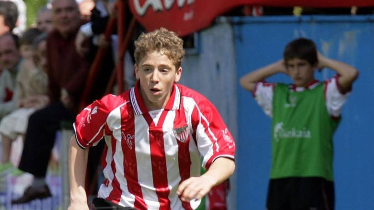 Iker Muniain de pequeño en un partido con el Athletic en las categorías inferiores del club