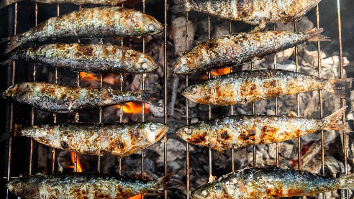Una parrillada de sardinas a la brasa.