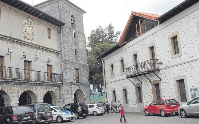 Ayuntamiento de Ayala en la localidad de Respaldiza. / Araceli Oiarzabal Ayuntamiento de Ayala en la localidad de Respaldiza.