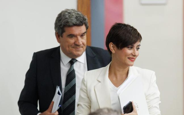 Escrivá junto a la ministra portavoz Isabel Rodríguez.