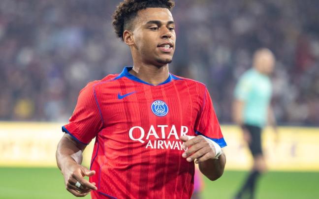 El francés Desiré Doué, jugador del Paris Saint-Germain, se proclama ganador del premio Golden Boy.