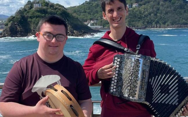 La pareja de trikitixa formada por Aitor Aspuru y Lander Txato