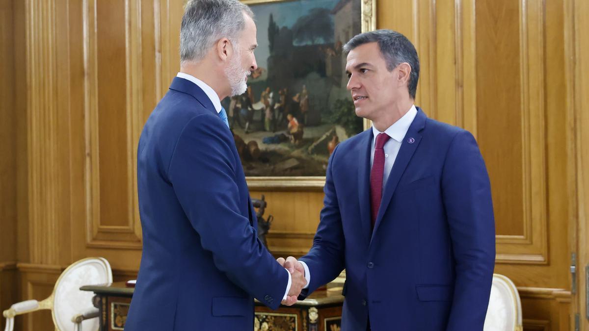 Felipe VI recibe al secretario general del PSOE y presidente en funciones, Pedro Sánchez, en el Palacio de la Zarzuela.