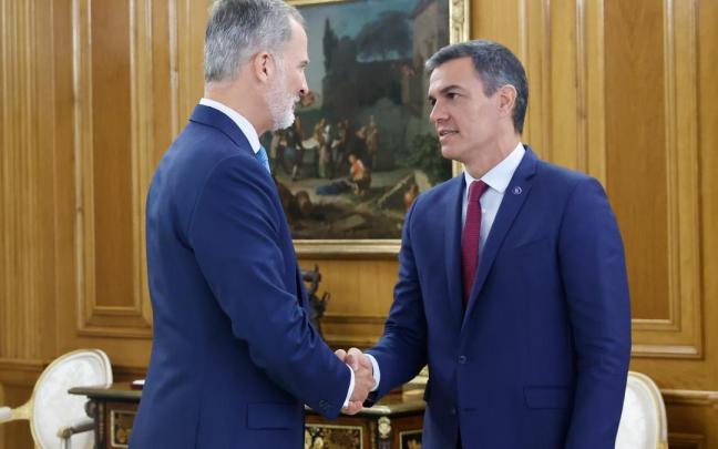 Felipe VI recibe al secretario general del PSOE y presidente en funciones, Pedro Sánchez, en el Palacio de la Zarzuela.