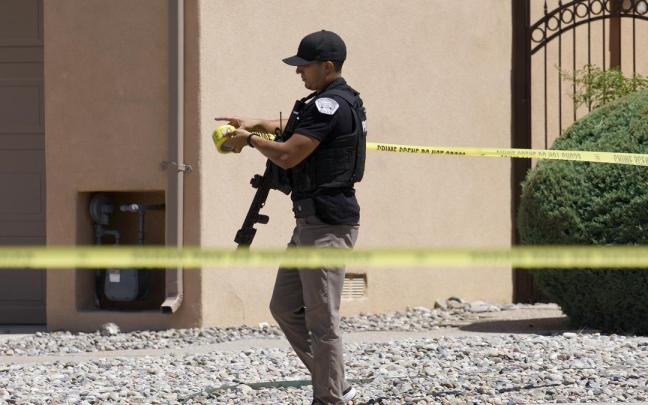 El atacante, cuya identidad o motivo del incidente aún no han sido revelados, se encuentra herido leve.