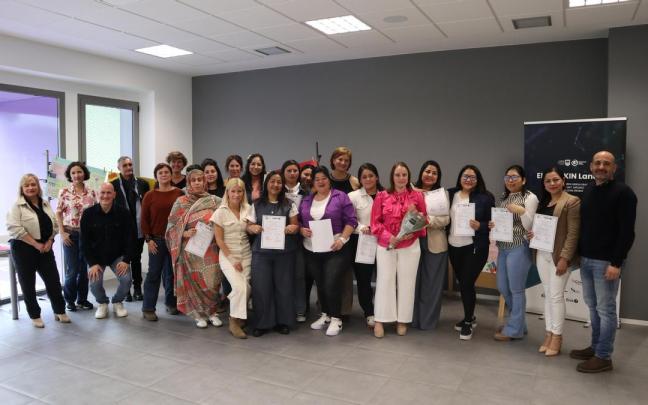 Entrega de diplomas en Goieki. / Goieki Entrega de diplomas en Goieki.