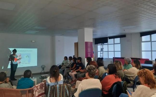 Una charla en Emakumeon Etxea / N.G. Una charla en Emakumeon Etxea