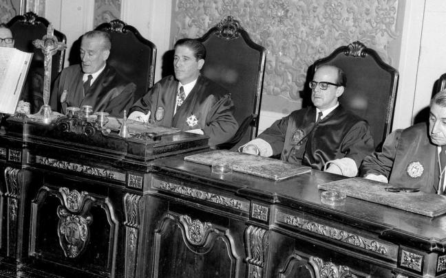 Imagen de la toma de posesión del presidente del Tribunal de Orden Público (TOP), José Francisco Mateu, en el año 1968. Imagen de la toma de posesión del presidente del Tribunal de Orden Público (TOP), José Francisco Mateu, en el año 1968.
