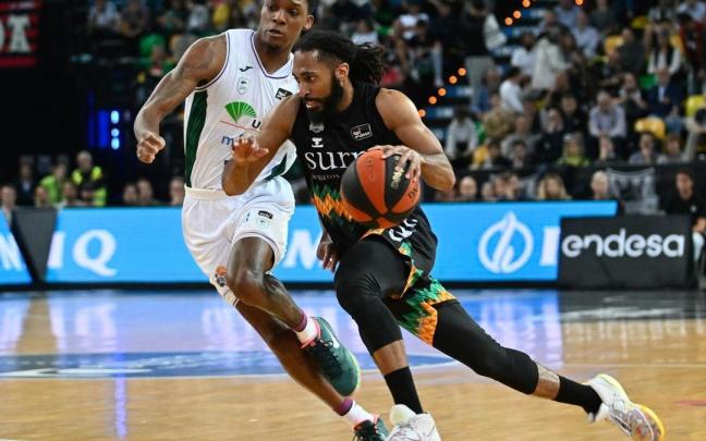 Adam Smith, en el partido contra el Unicaja Adam Smith, en el partido contra el Unicaja