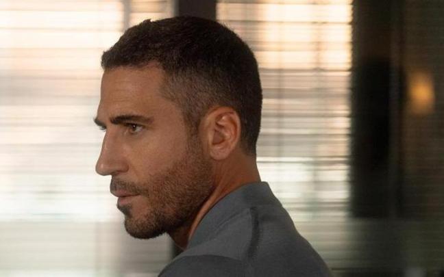 Miguel Ángel Silvestre, en una escena de la serie ‘Weiss & Morales’ / RTVE Miguel Ángel Silvestre, en una escena de la serie ‘Weiss & Morales’