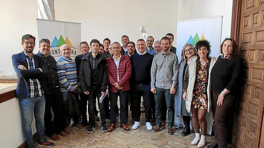 Representantes y colaboradores de Montejurra Bizi, ayer en la casa de cultura Diego de Estella.