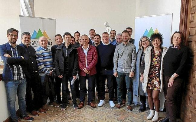 Representantes y colaboradores de Montejurra Bizi, ayer en la casa de cultura Diego de Estella. Representantes y colaboradores de Montejurra Bizi, ayer en la casa de cultura Diego de Estella.