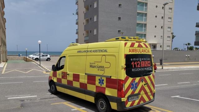 Imagen de una ambulancia en Murcia.