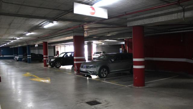 En el parking subterráneo de Zubikoa se instalarán cargadores para vehículos eléctricos. / Anabel Dominguez. En el parking subterráneo de Zubikoa se instalarán cargadores para vehículos eléctricos.