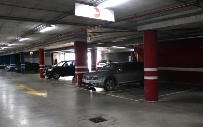 En el parking subterráneo de Zubikoa se instalarán cargadores para vehículos eléctricos. / Anabel Dominguez. En el parking subterráneo de Zubikoa se instalarán cargadores para vehículos eléctricos.