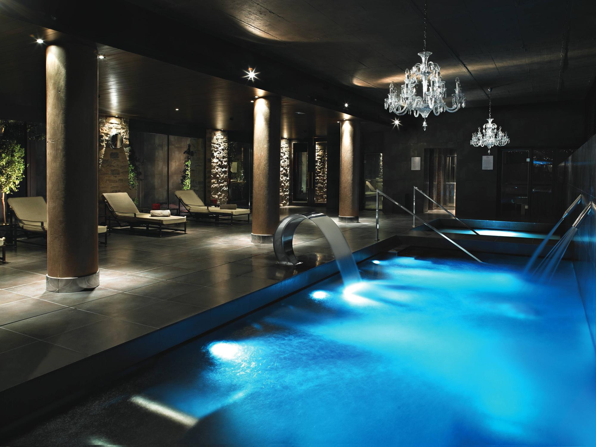 Piscinas del Spa del Hotel Castillo de Gorraiz.