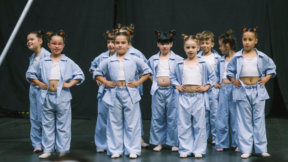 Bailarinas y bailarines de Camden Dance Studio en el festival del pasado junio.
