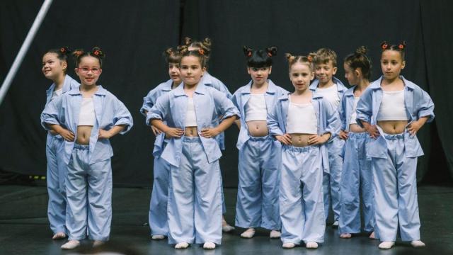 Bailarinas y bailarines de Camden Dance Studio en el festival del pasado junio.