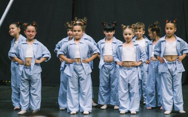 Bailarinas y bailarines de Camden Dance Studio en el festival del pasado junio.