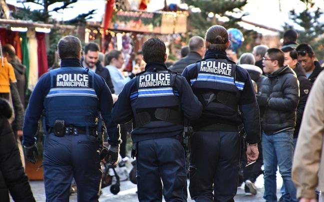 La policía francesa detuvo este lunes a un hombre como presunto autor del asesinato de su esposa y sus cuatro hijos pequeños.