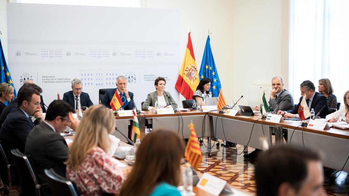El ministro de Política Territorial y Memoria Democrática, Ángel Víctor Torres, preside la reunión del Comité preparatorio de la Conferencia de Presidentes