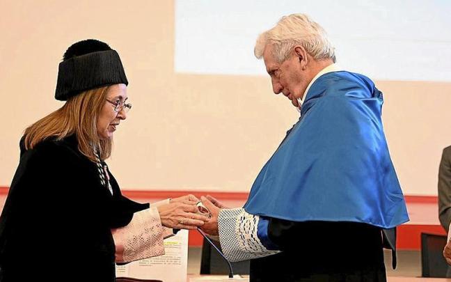 Pedro Miguel Etxenike, investido Doctor Honoris Causa por la Universidad Autónoma de Madrid. | FOTO: UAM