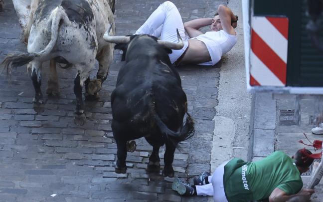 Los toros Cebada Gago protagonizan un encierro rápido y peligroso NTM