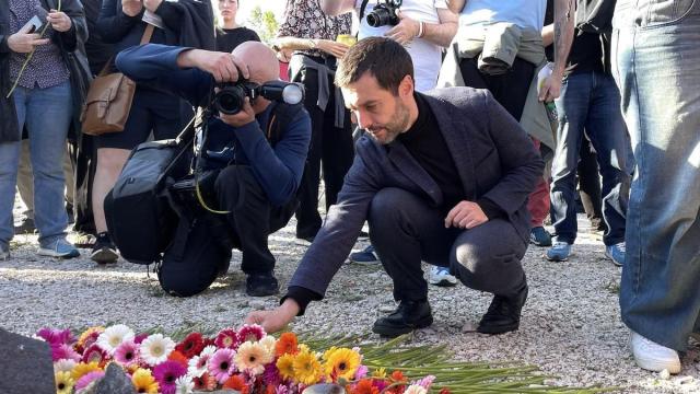 El ministro de Derechos Sociales, Consumo y Agenda 2030, Pablo Bustinduy, en uno los actos de homenaje del 80 aniversario de la liberación de Mauthausen. / EP El ministro de Derechos Sociales, Consumo y Agenda 2030, Pablo Bustinduy, en uno los actos de homenaje del 80 aniversario de la liberación de Mauthausen.