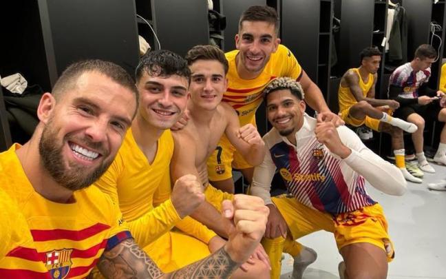 Iñigo Martínez, en una imagen publicada por el propio defensa culé en sus redes sociales, en el vestuario de Anoeta. / TWITTER