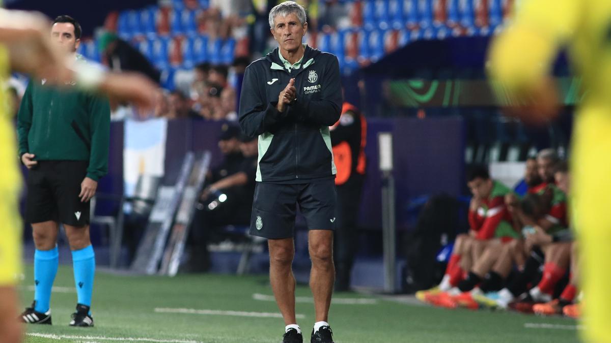 El entrenador del Villarreal, Quique Setién, durante el encuentro ante el Hapoel Be'er Sheva.