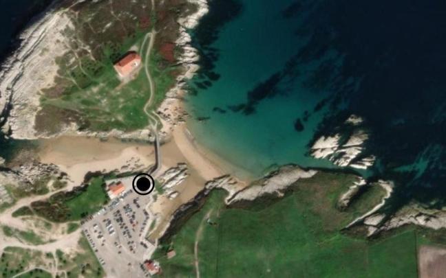 Imagen satelital de la zona en la que una joven de 22 años ebria y sin carné precipita su vehículo a una zona rocosa