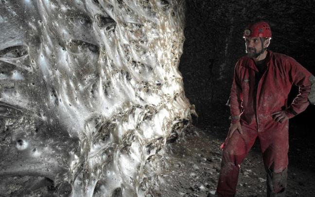 La telaraña está en la llamada cueva del Azufre, en la frontera entre Grecia y Albania