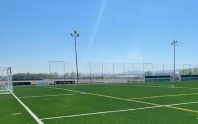 Un campo de fútbol.