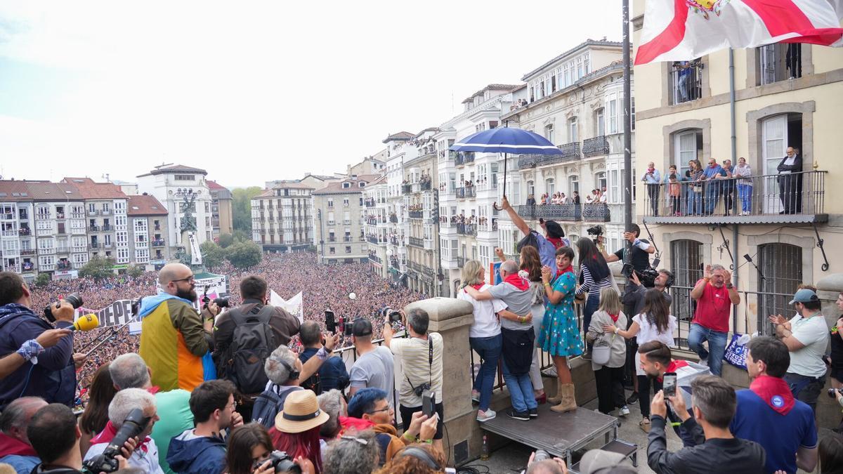 Vitoria disfruta de una multitudinaria bajada de Celedón Jorge Muñoz