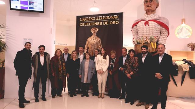 Txaro Iturralde y la Comparsa de Gigantes y Cabezudos reciben los Celedones de Oro en una emotiva gala Pilar Barco
