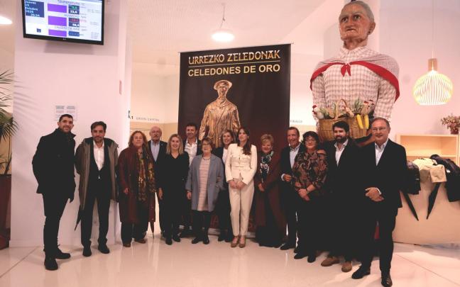 Txaro Iturralde y la Comparsa de Gigantes y Cabezudos reciben los Celedones de Oro en una emotiva gala Pilar Barco