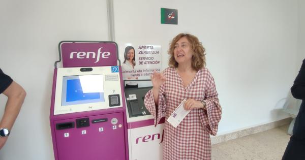 Las instituciones en el acto de puesta en marcha del servicio de cercanías en Alava. ONDA VASCA