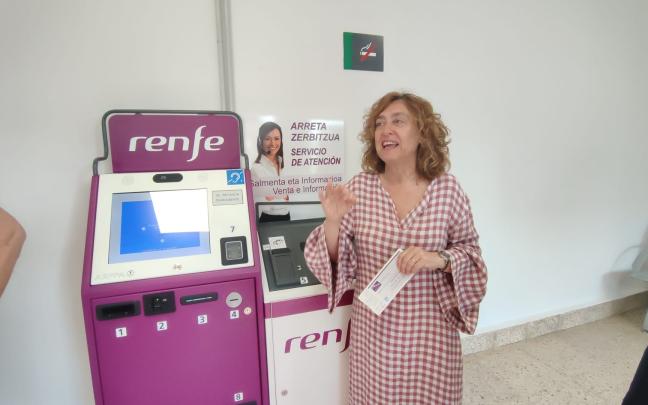 Las instituciones en el acto de puesta en marcha del servicio de cercanías en Alava. ONDA VASCA