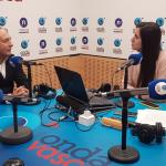 César Charro con Iranzu Calvo en los estudios de ONDA VASCA