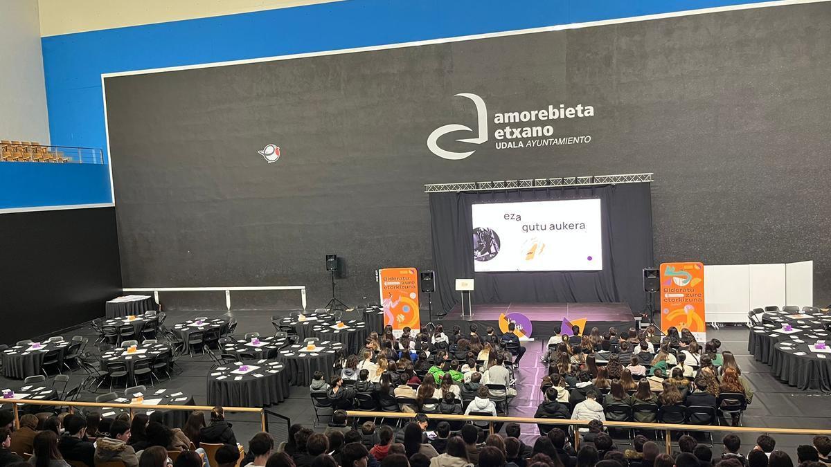 El frontón de Zelaieta acogió el encuentro