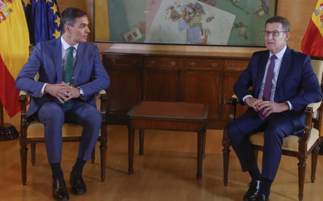La reunión de una hora entre Pedro Sánchez y Alberto Núñez Feijóo escenificó la enorme distancia política que les separa, y reprodujo el cruce de reproches entre PSOE y PP
