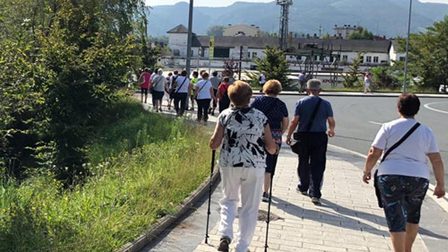 Ttipi Ttapa ofrece a las personas mayores de Irun la posibilidad de realizar salidas en grupo