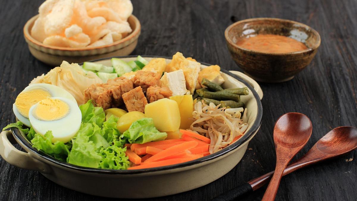 La ensalada más famosa de Indonesia que va bien para todo el año.