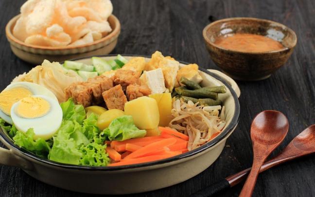 La ensalada más famosa de Indonesia que va bien para todo el año. La ensalada más famosa de Indonesia que va bien para todo el año.