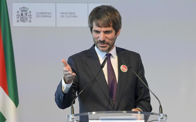 El ministro de Cultura, Ernest Urtasun, durante el acto de entrega del Premio Nacional de Cinematografía en la 73ª edición del Zinemaldia