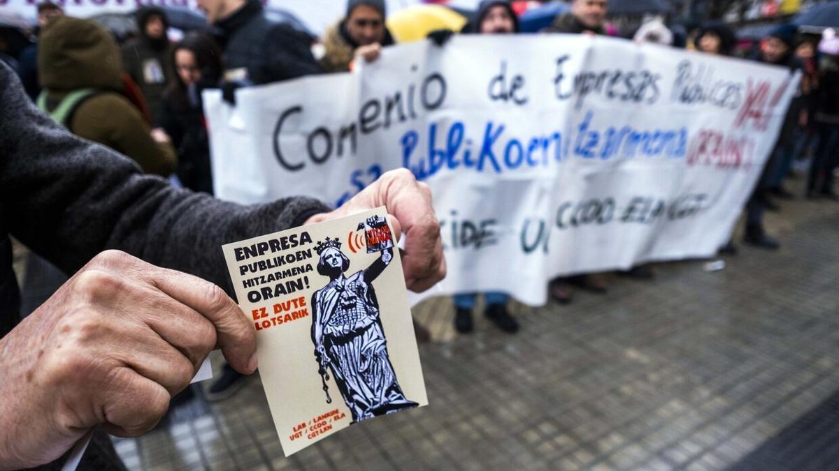 Protesta de las plantillas de las empresas públicas por negociar un convenio.