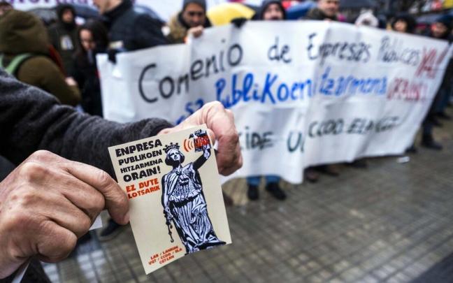 Protesta de las plantillas de las empresas públicas por negociar un convenio.